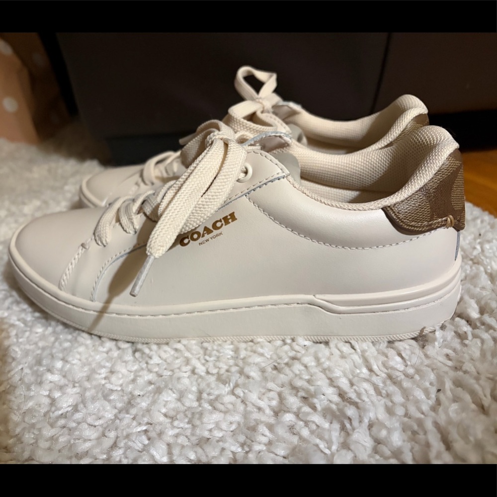 Coach Clip Low Top Sneakers – Ivory/Signature Canvas Size 6.5 NEW